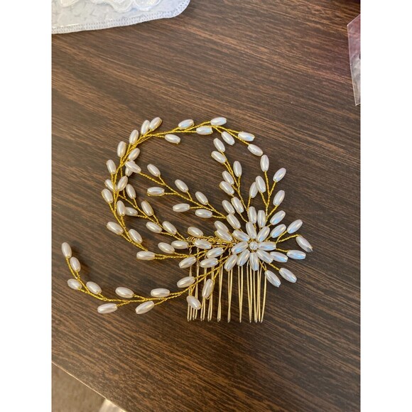 Bridal Accessories - New Garter w/ Sky Blue Details and Pearl/Gold Colored Comb - Picture 3 of 4